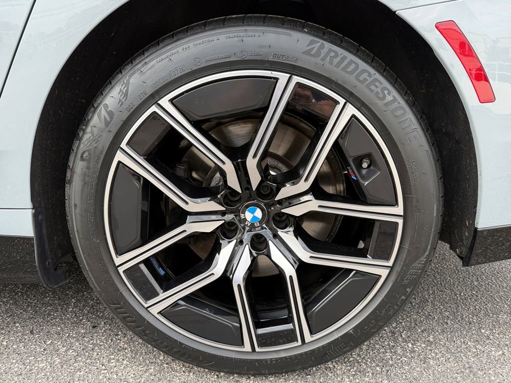Certified 2026 BMW 750e xDrive AWD/4WD image 16