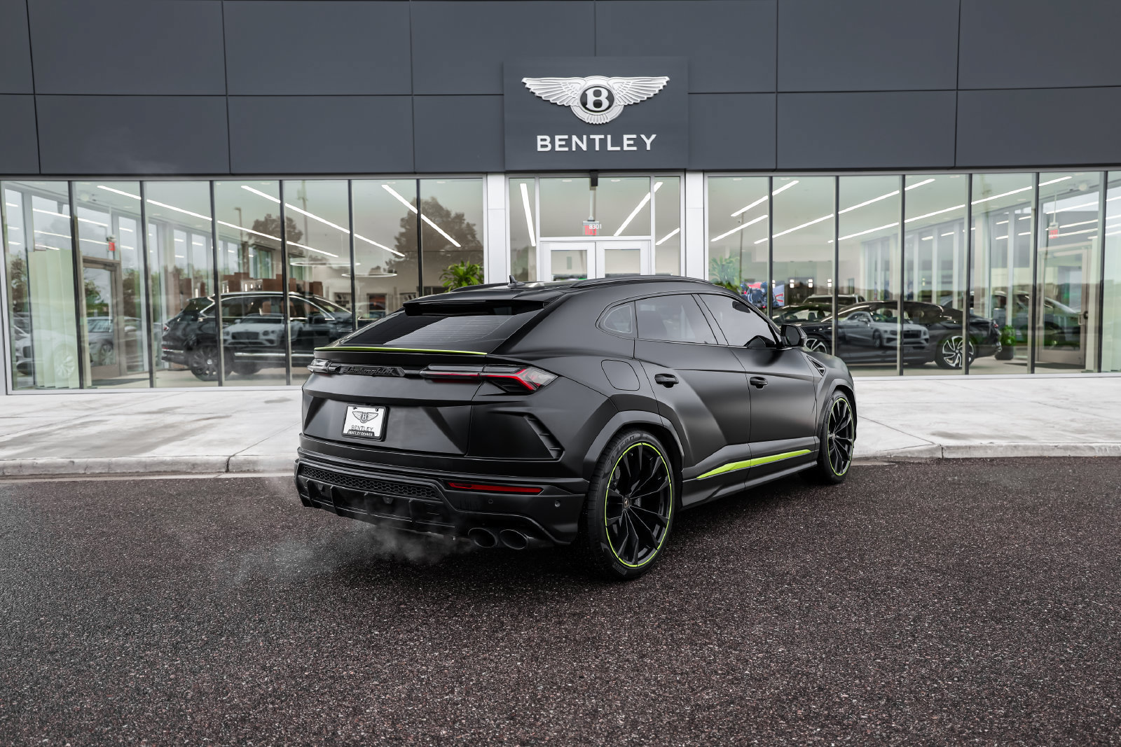 Used 2022 Lamborghini Urus AWD/4WD image 3