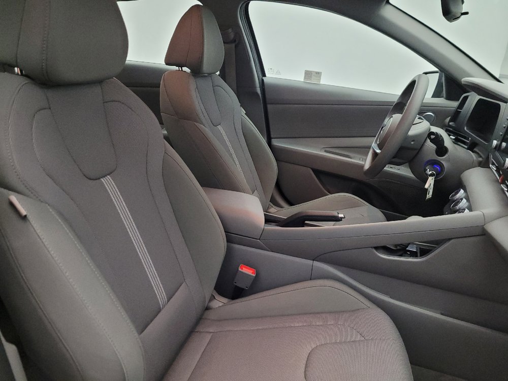 Used 2024 Hyundai Elantra SE FWD image 21