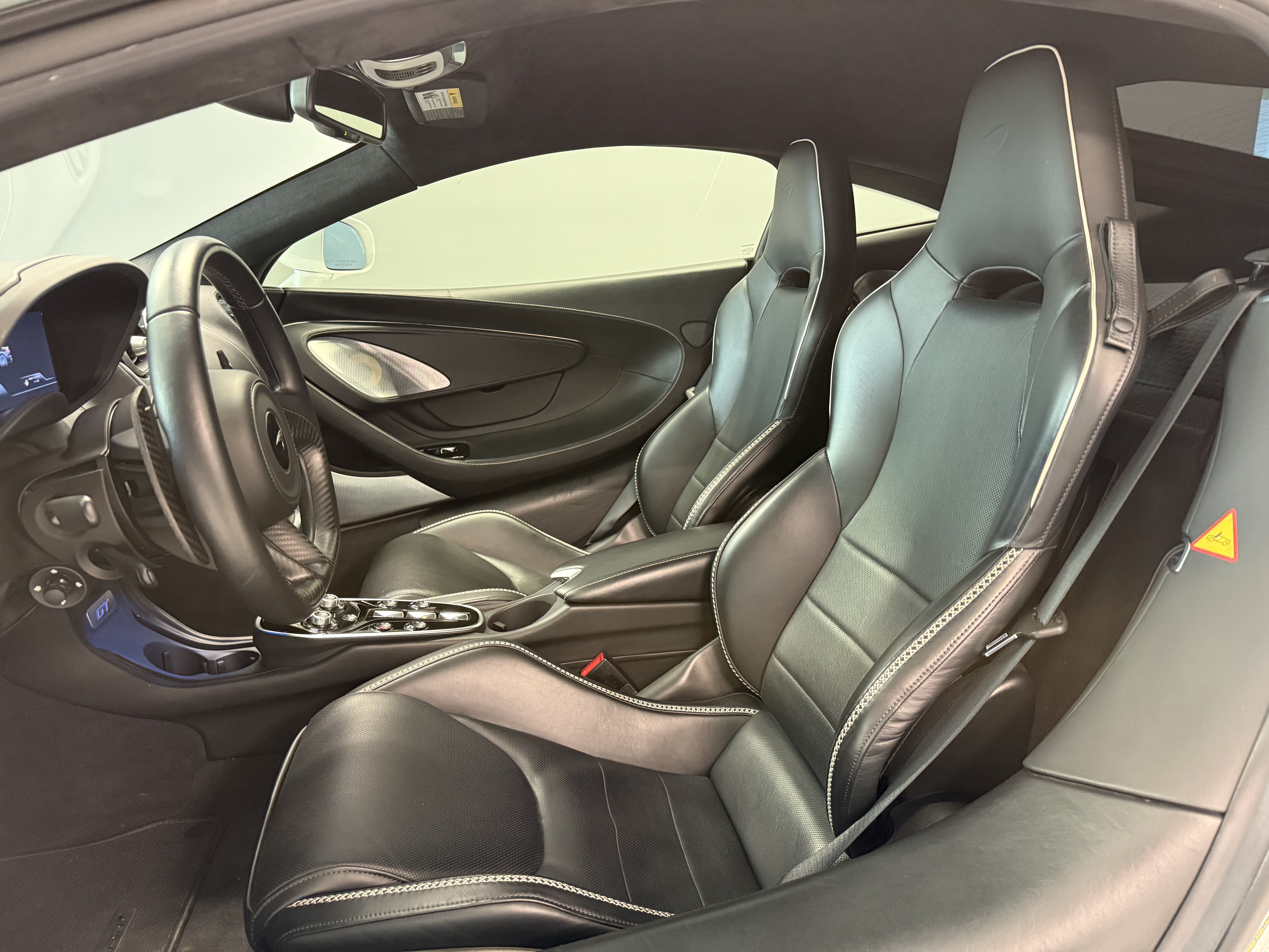 Used 2023 McLaren GT RWD image 1