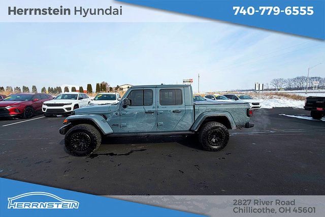 Used 2025 Jeep Gladiator Nighthawk image 4