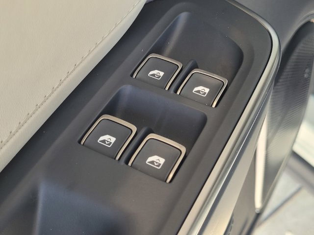 Used 2025 Rivian R1S Adventure Tri AWD/4WD image 13