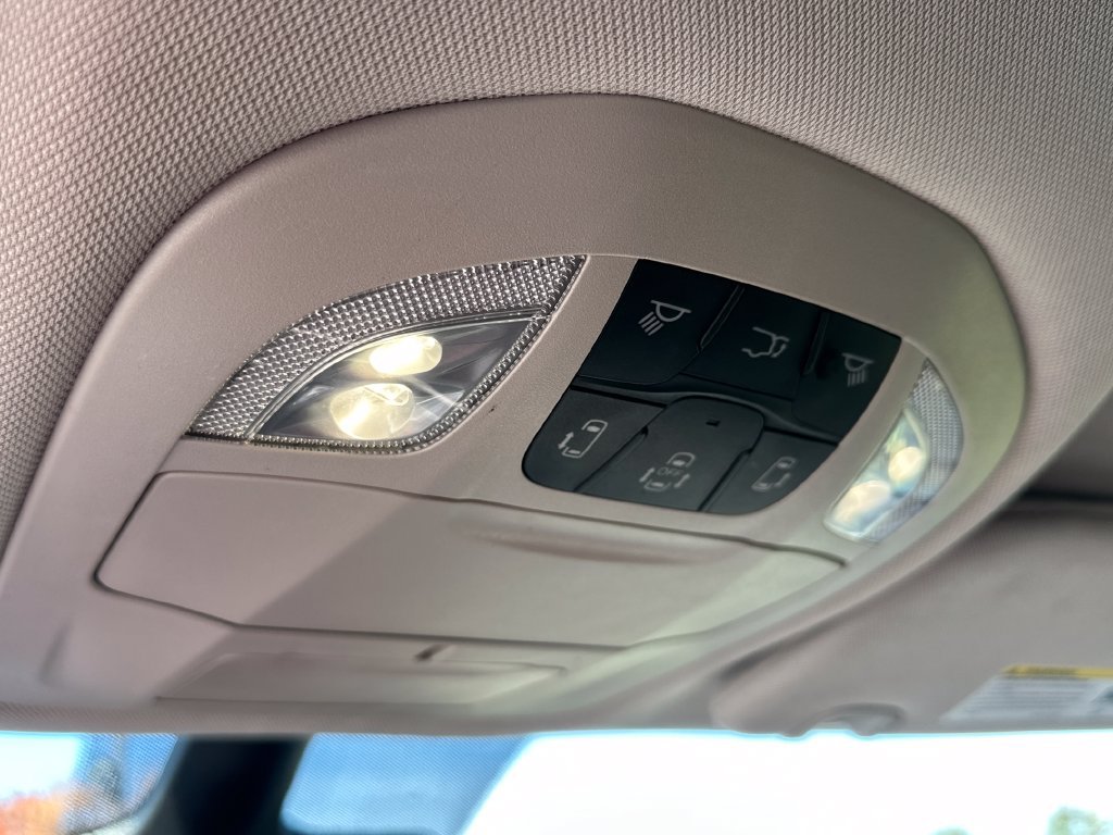 Used 2024 Chrysler Pacifica Touring-L FWD image 23