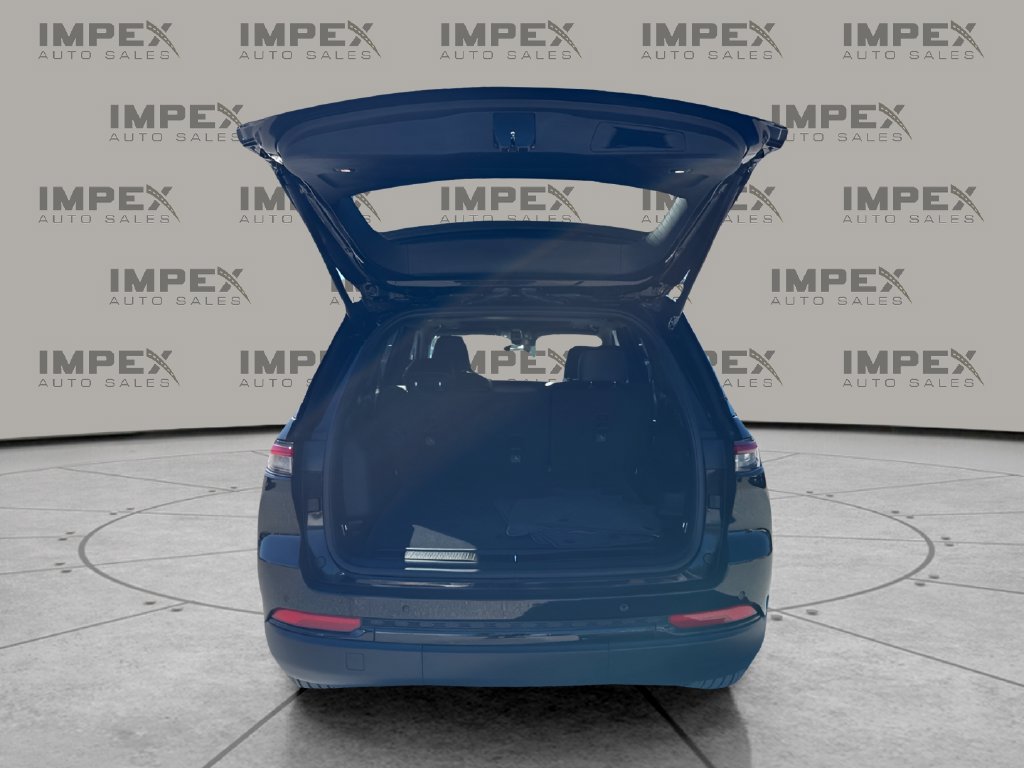 Used 2025 Jeep Grand Cherokee Altitude RWD image 28