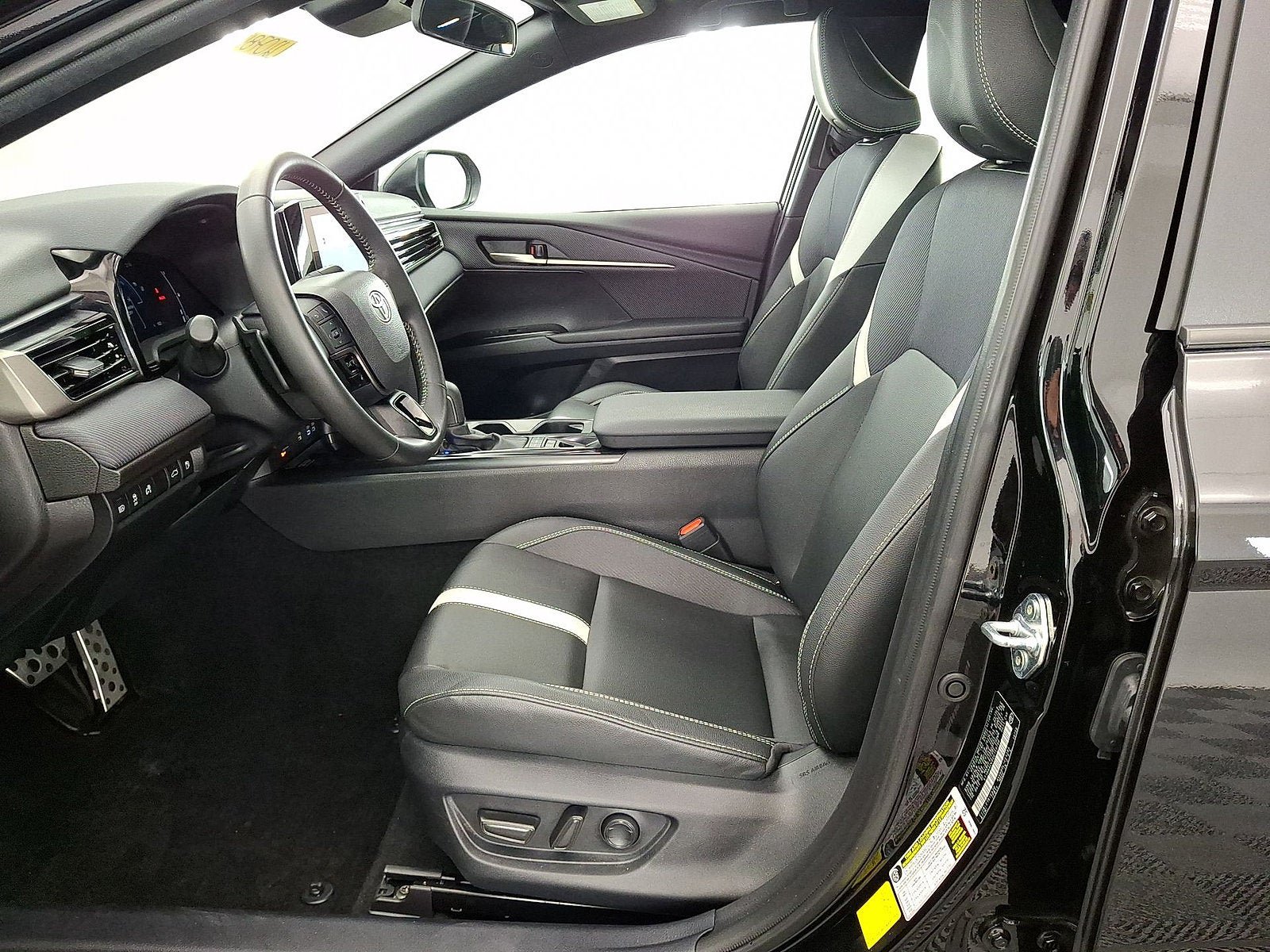 Certified 2025 Toyota Camry SE FWD image 3