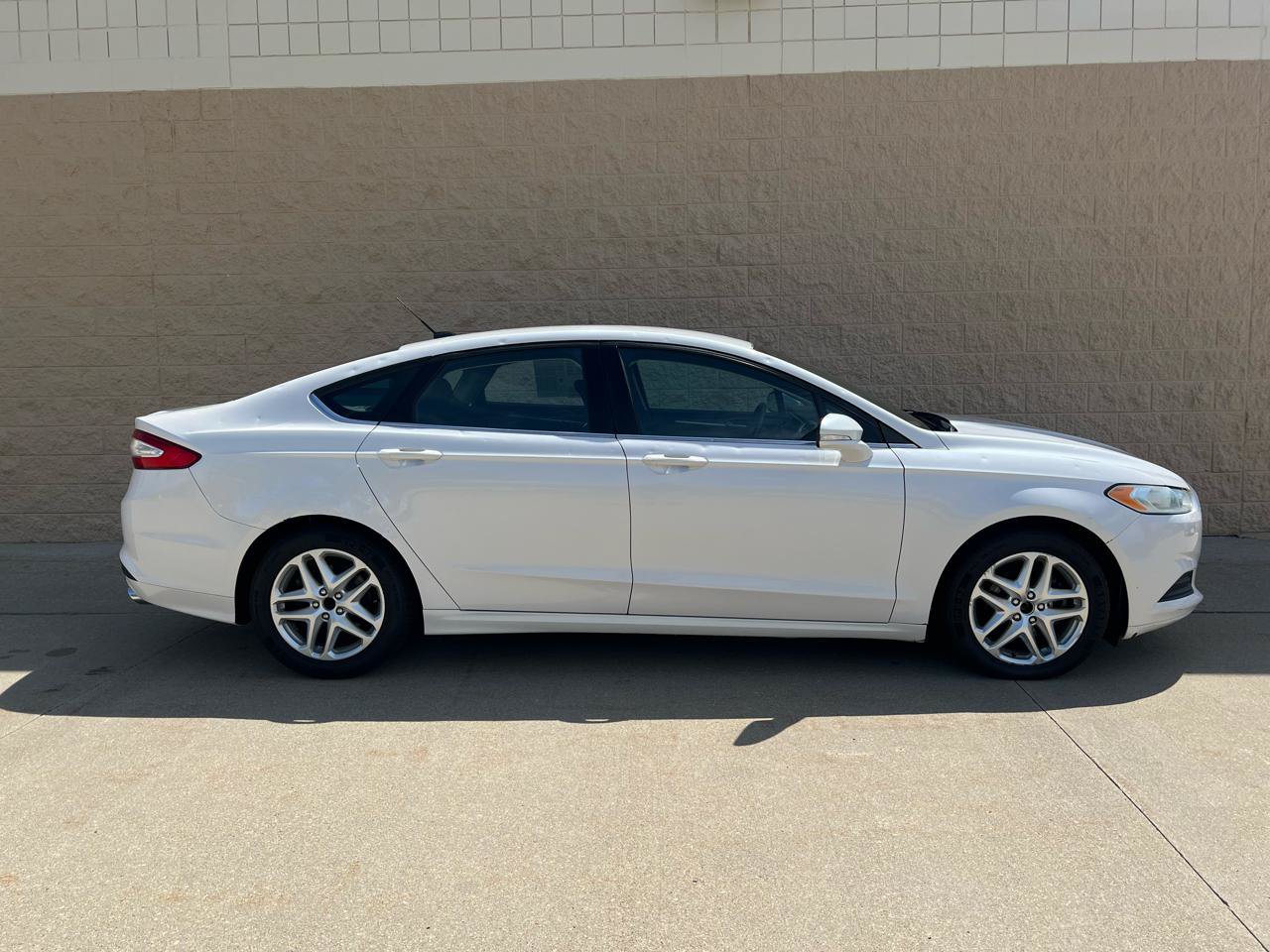 Used 2013 Ford Fusion SE FWD image 5
