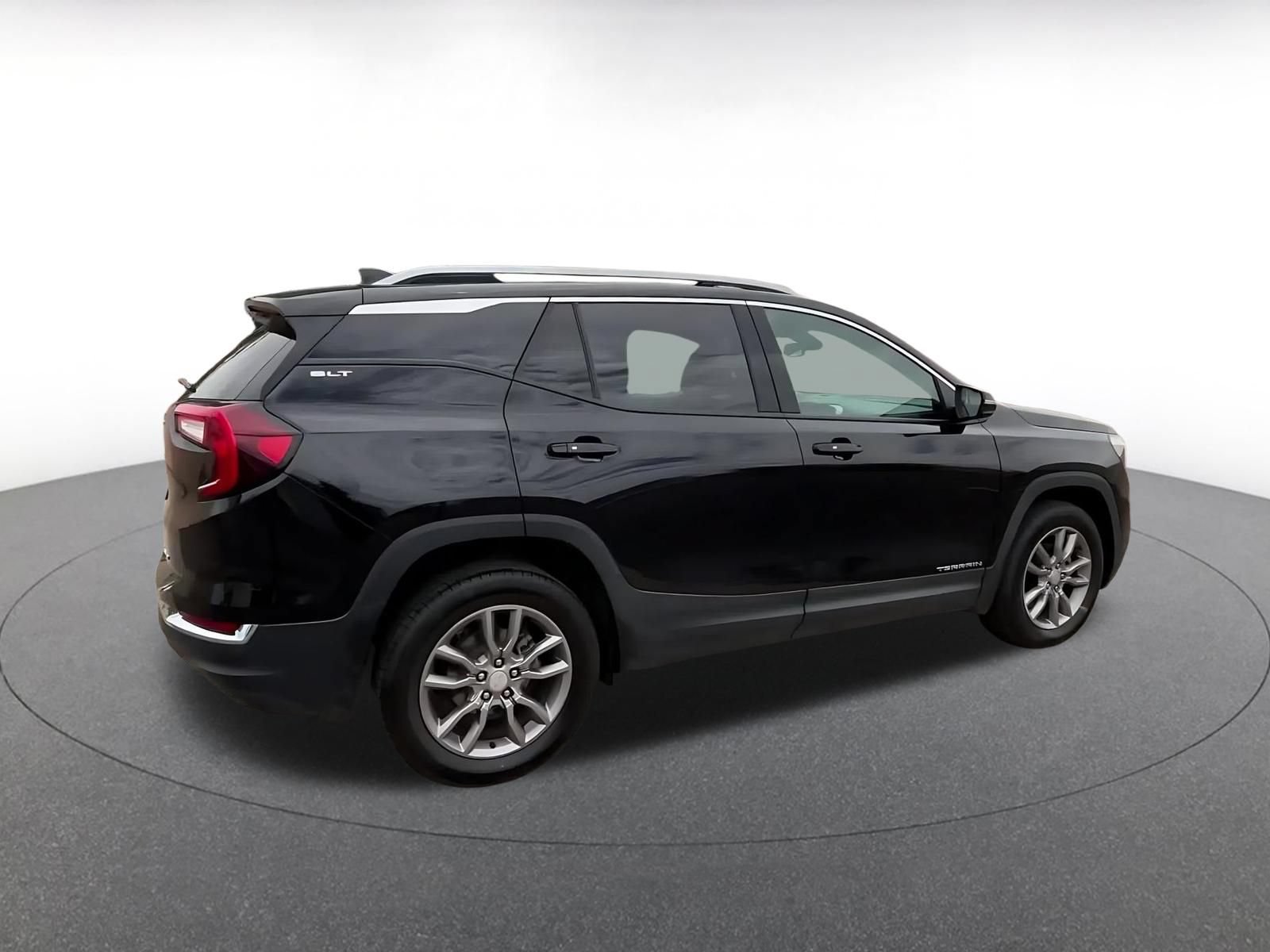 Used 2024 GMC Terrain SLT AWD/4WD image 12