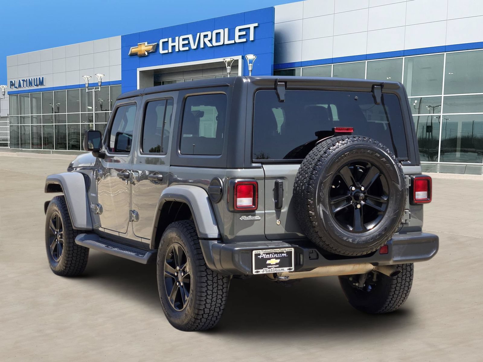 Used 2018 Jeep Wrangler Unlimited Sahara AWD/4WD image 4