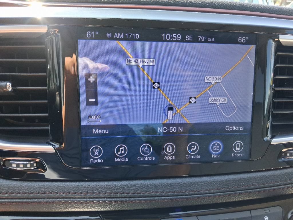Used 2017 Chrysler Pacifica Limited w/ UConnect Theater Package FWD image 10