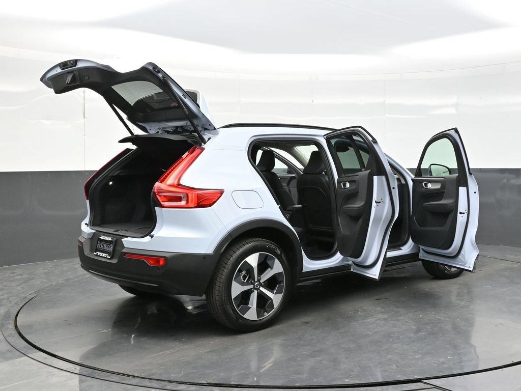 New 2026 Volvo XC40 B5 Plus w/ Climate Package AWD/4WD image 45