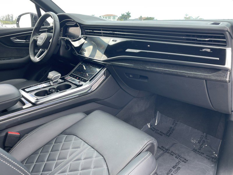 Used 2020 Audi SQ7 Prestige w/ Prestige Package AWD/4WD image 7
