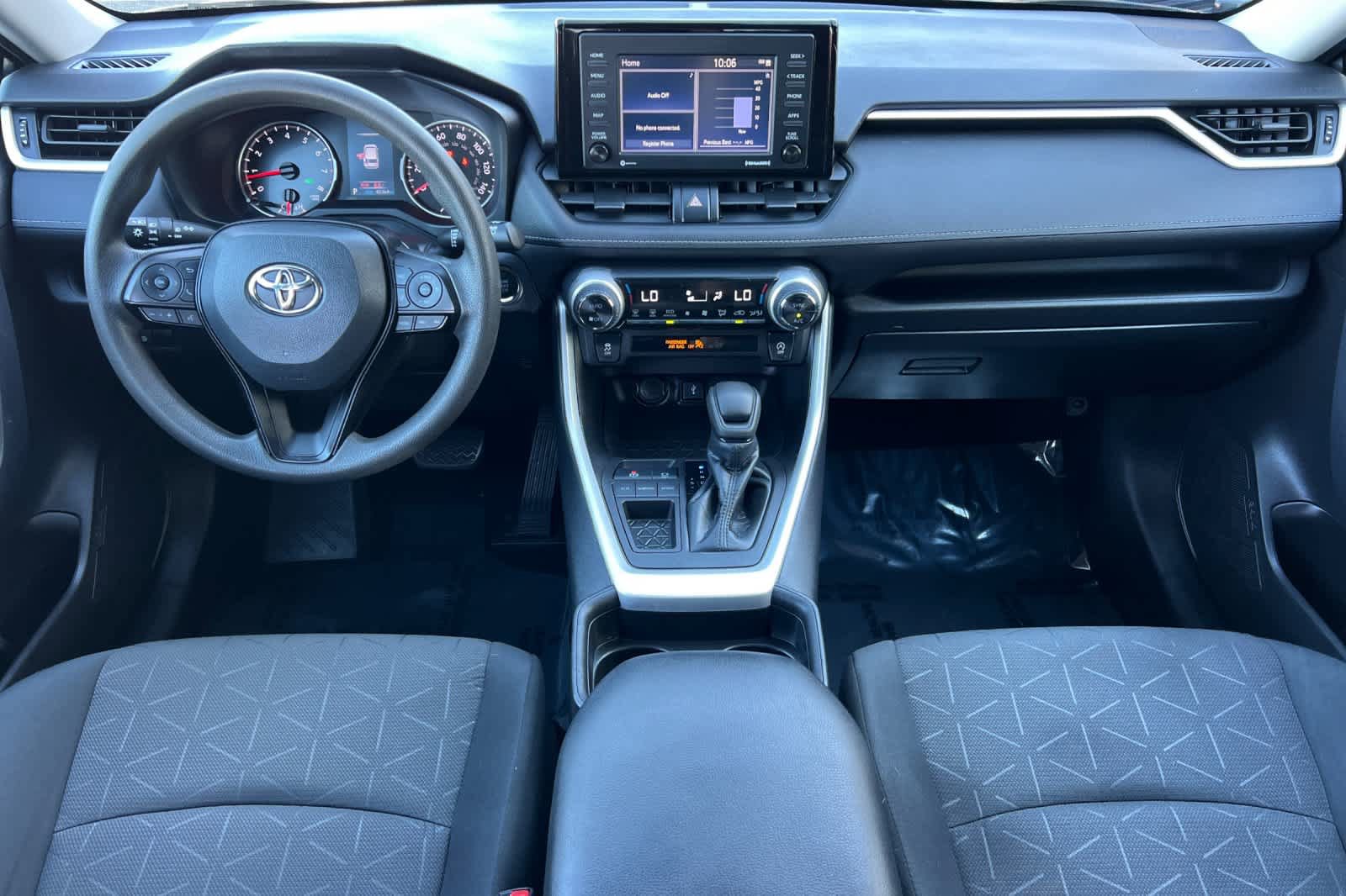 Used 2021 Toyota RAV4 XLE FWD image 3