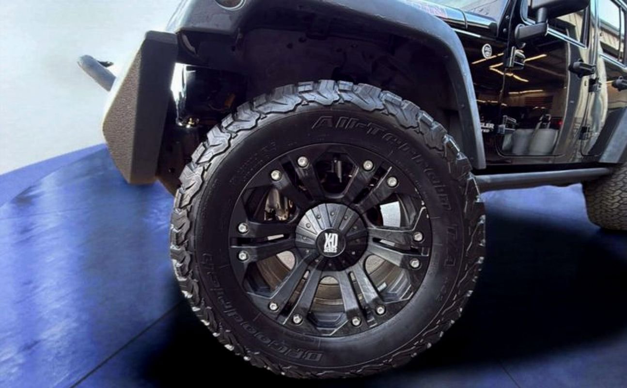 Used 2012 Jeep Wrangler Unlimited Rubicon w/ Connectivity Group image 19