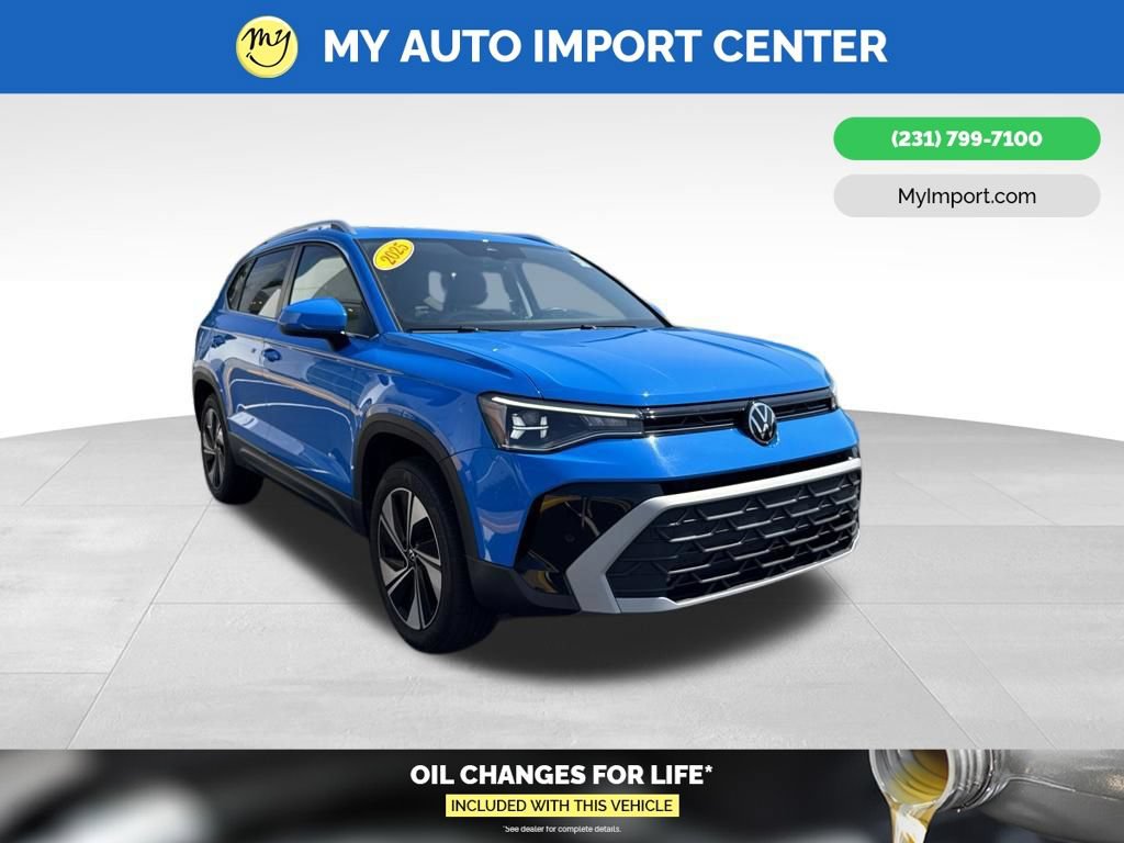 Used 2025 Volkswagen Taos SE w/ Panoramic Sunroof Package