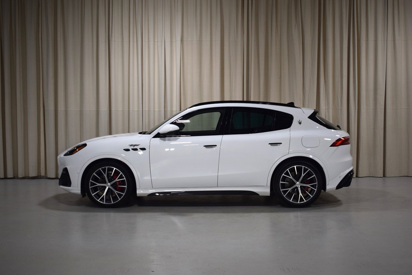 Used 2024 Maserati Grecale Trofeo image 4