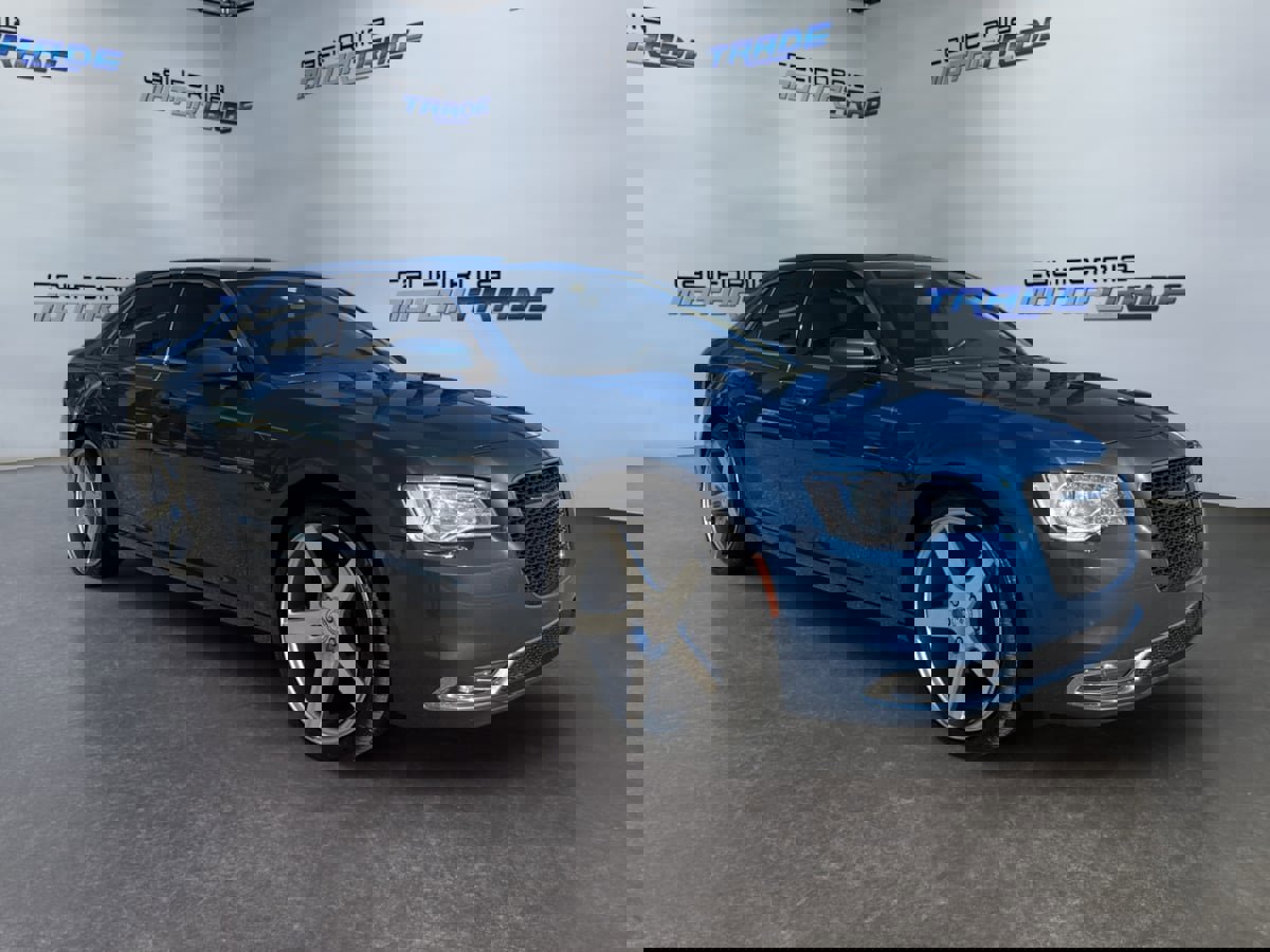 Used 2021 Chrysler 300 Touring w/ Driver Convenience Group image 3