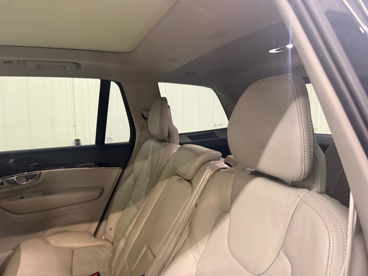 Used 2017 Volvo XC90 T6 Momentum w/ Vision Package image 15