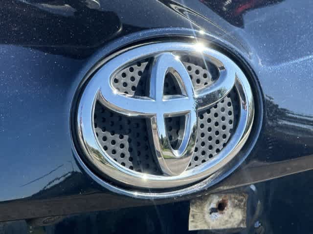 Used 2017 Toyota RAV4 LE AWD/4WD image 22