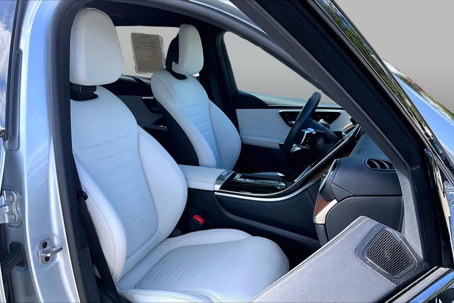 Used 2025 Mercedes-Benz GLC 300 4MATIC image 9