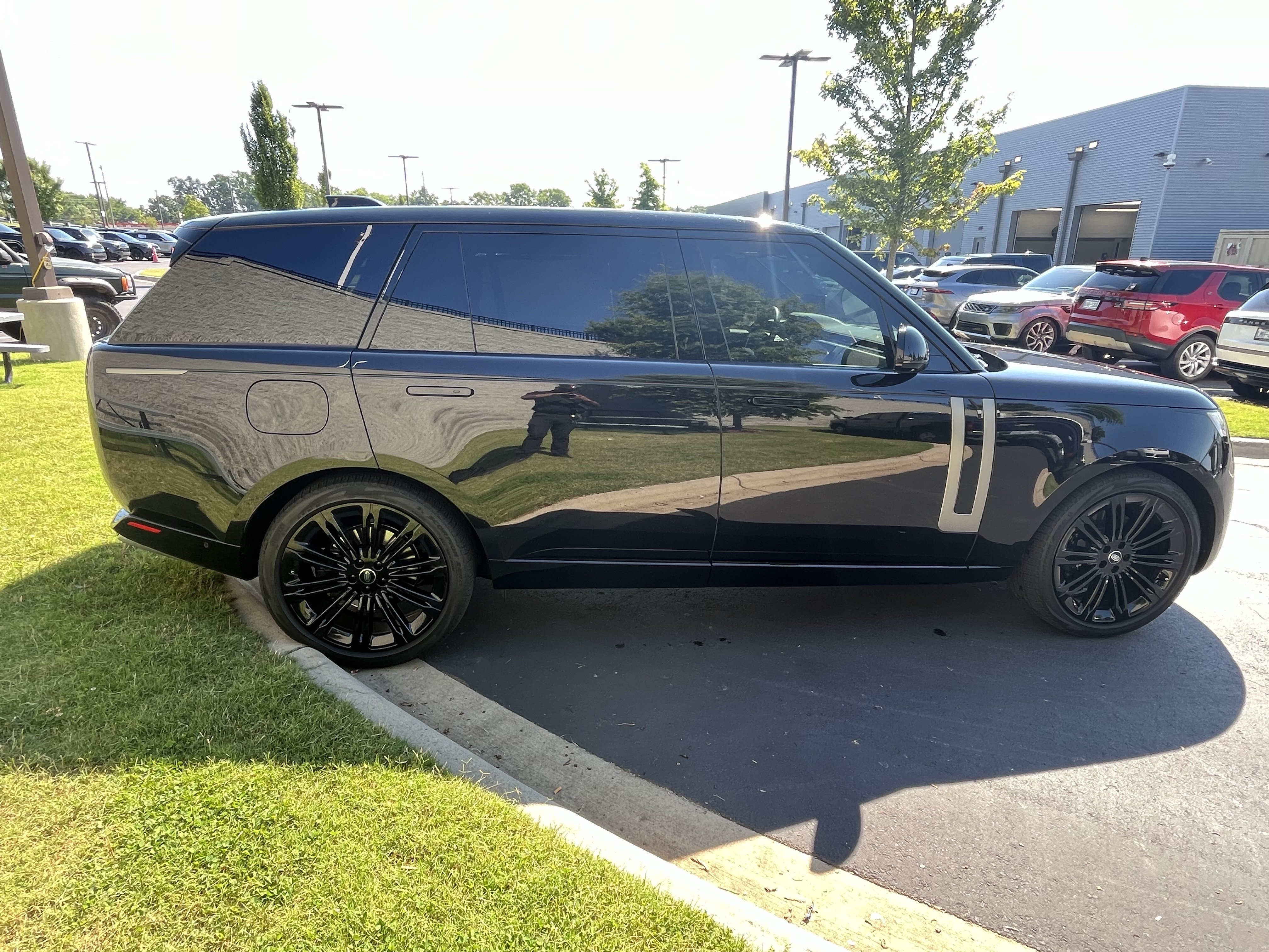 Certified 2024 Land Rover Range Rover Long Wheelbase SE AWD/4WD image 8