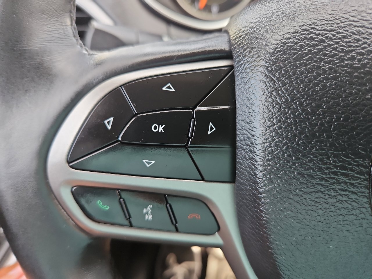 Used 2019 Jeep Cherokee Latitude Plus w/ Comfort/Convenience Group image 26