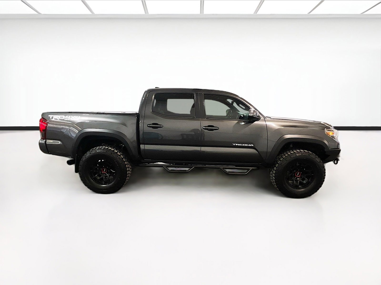 Used 2018 Toyota Tacoma TRD Off-Road AWD/4WD image 23