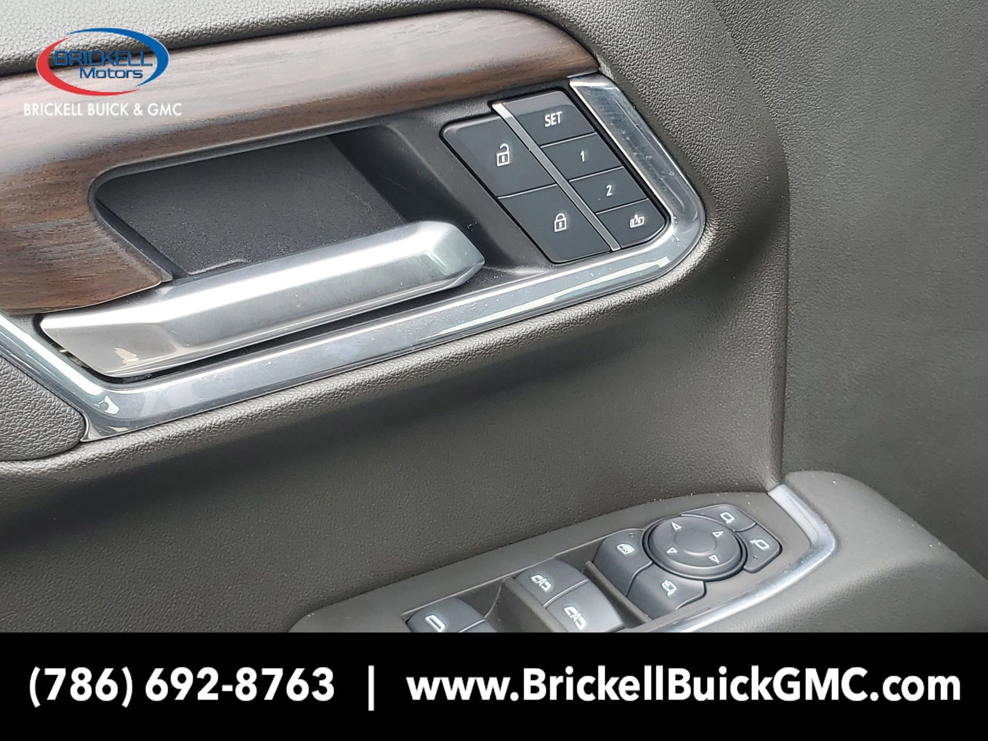 New 2025 GMC Sierra 1500 SLT w/ SLT Convenience Package image 17