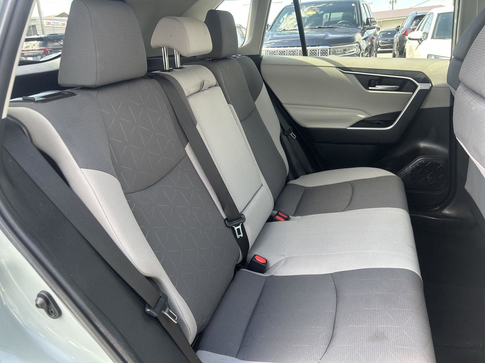 Used 2019 Toyota RAV4 XLE FWD image 11