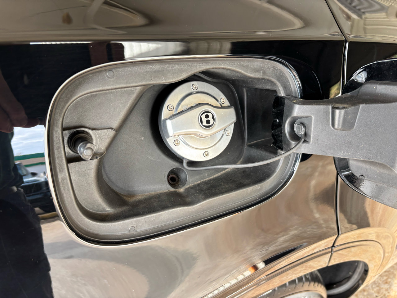 Used 2018 Bentley Bentayga Mulliner image 36