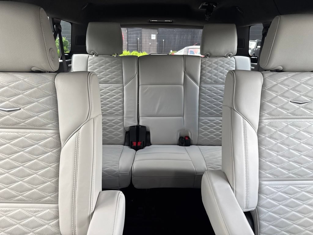 Used 2025 Cadillac Escalade ESV V AWD/4WD image 12
