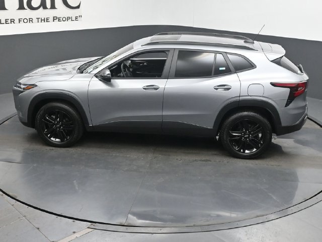 Used 2024 Chevrolet Trax ACTIV w/ Sunroof Package FWD image 48