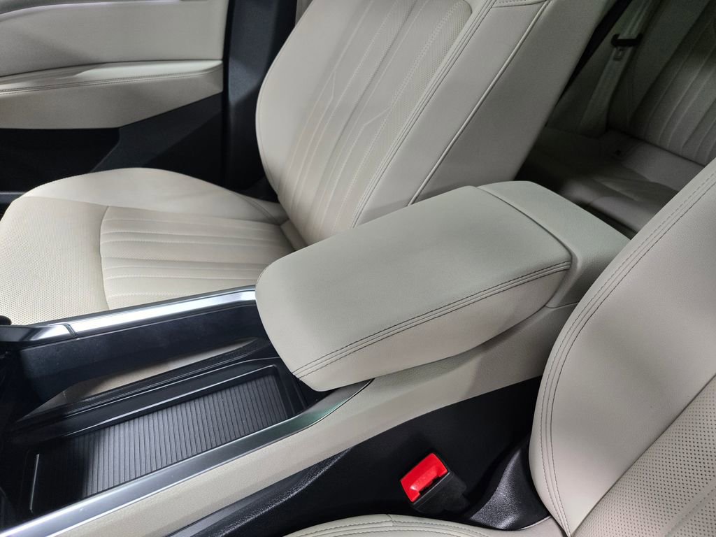 Used 2022 Audi e-tron Premium Plus w/ Premium Plus Package image 32