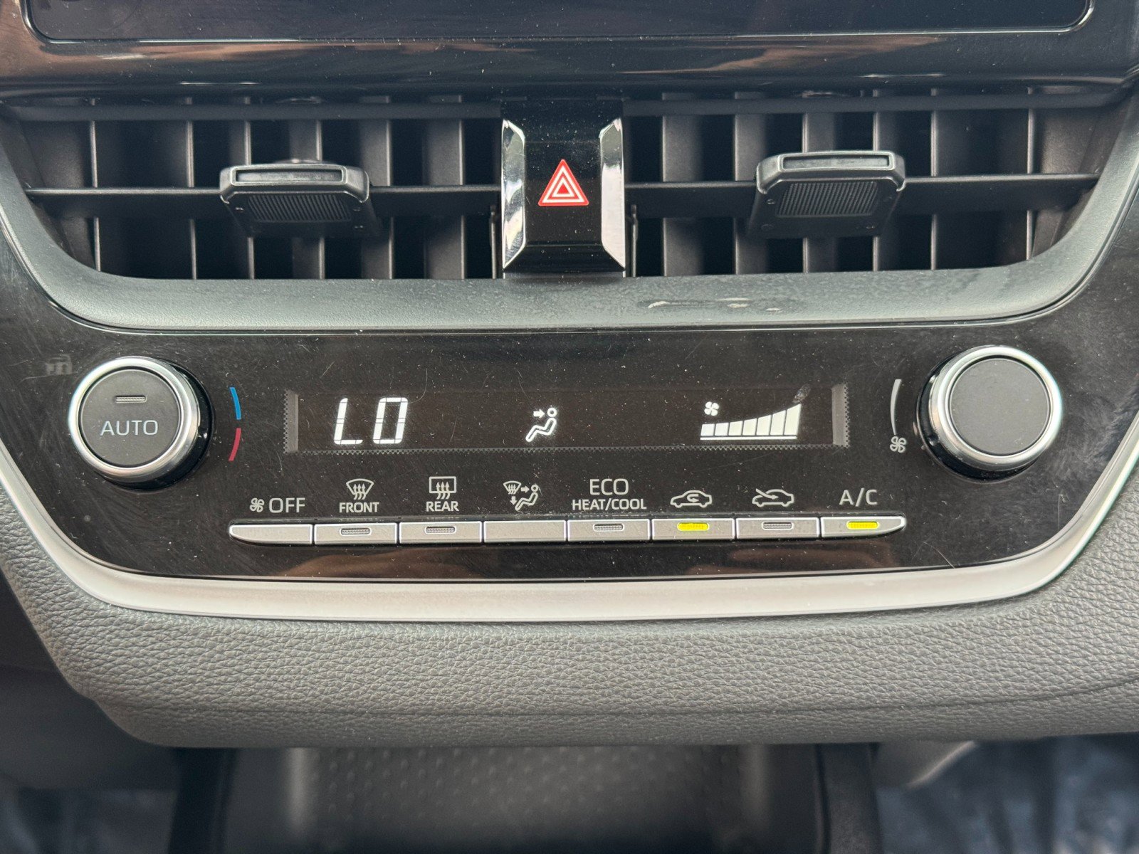 Used 2024 Toyota Corolla LE image 25