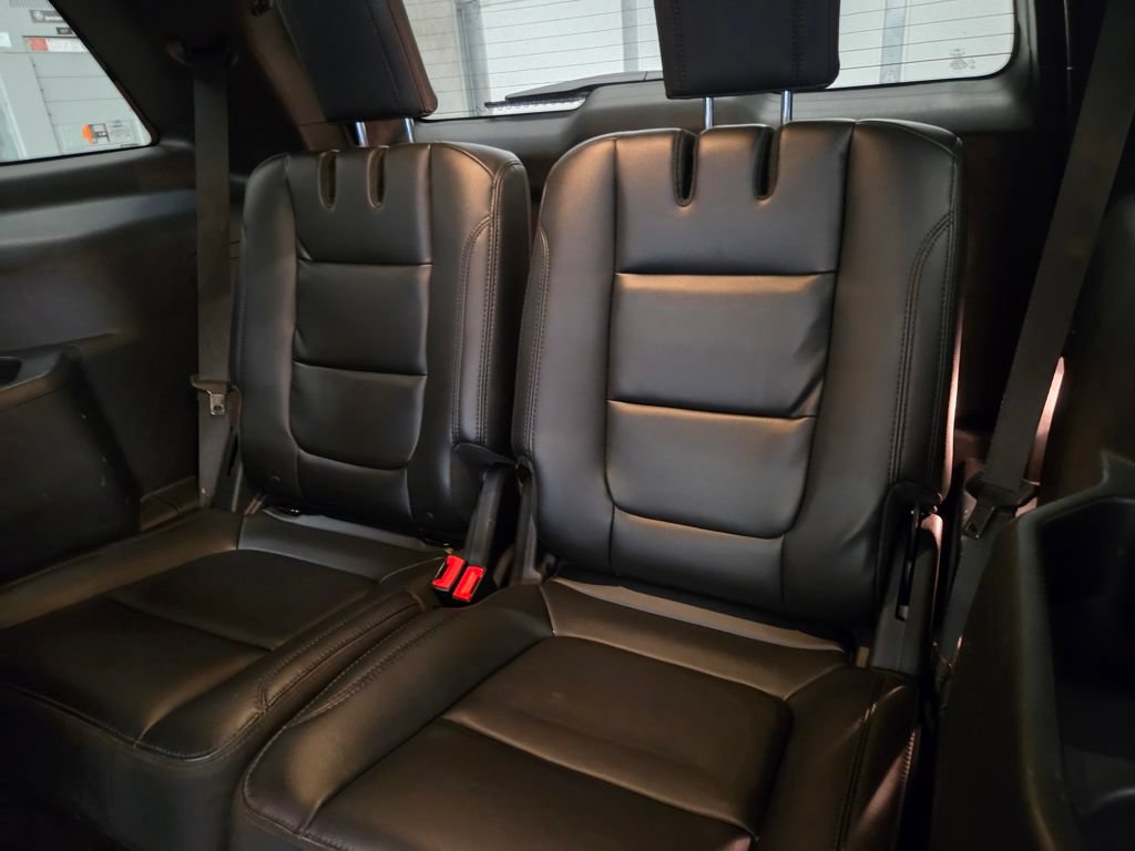 Used 2018 Ford Explorer XLT w/ Equipment Group 202A AWD/4WD image 21