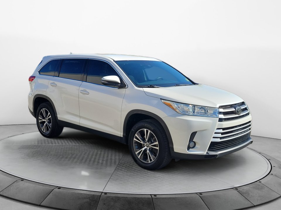 Used 2019 Toyota Highlander Plus FWD image 1