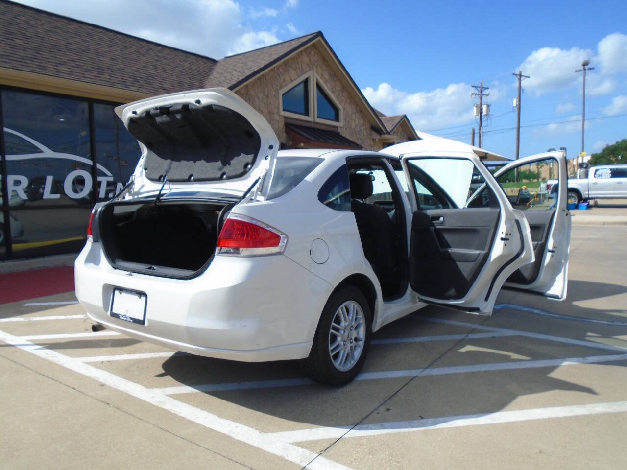 Used 2009 Ford Focus SE FWD image 22