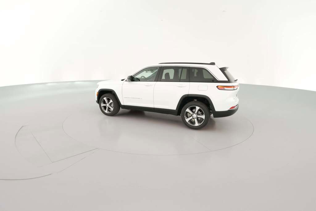 New 2025 Jeep Grand Cherokee Limited w/ Trailer Tow Package image 7