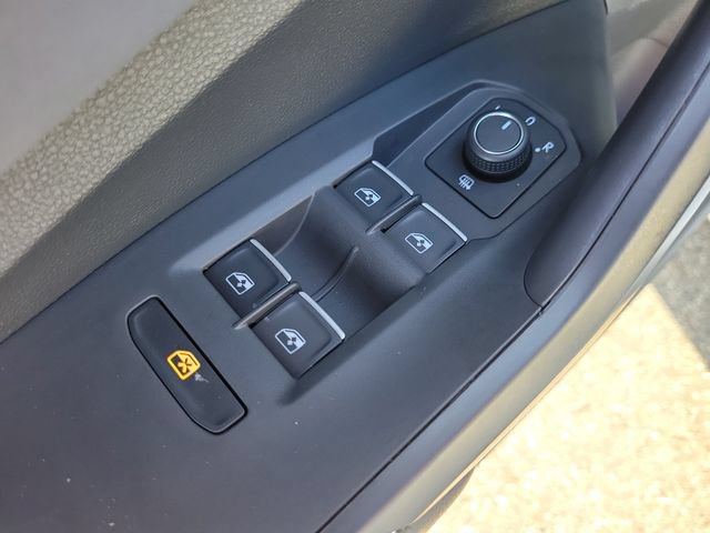 Used 2026 Volkswagen Jetta SE FWD image 13