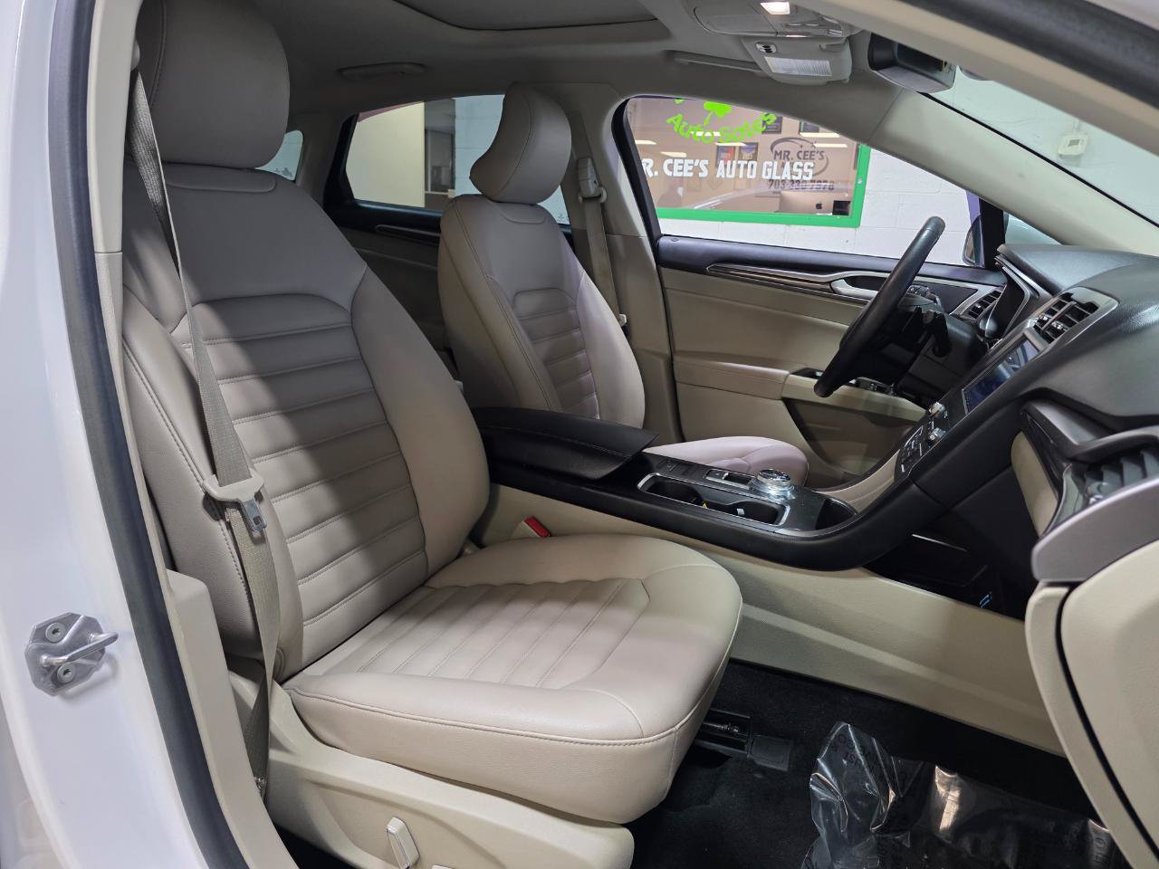Used 2019 Ford Fusion SEL FWD image 24