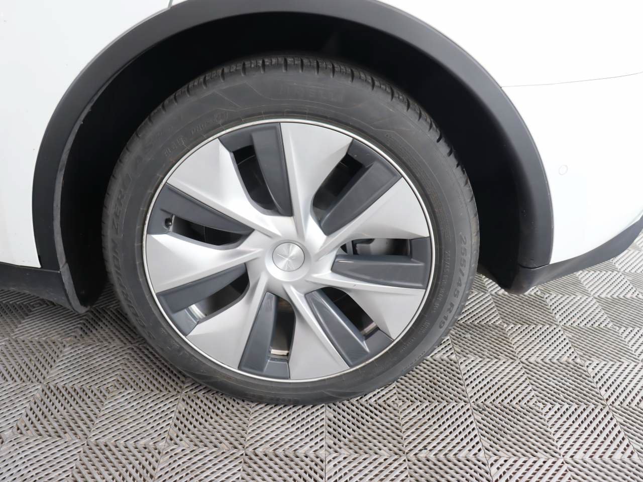 Used 2021 Tesla Model Y Long Range AWD/4WD image 16