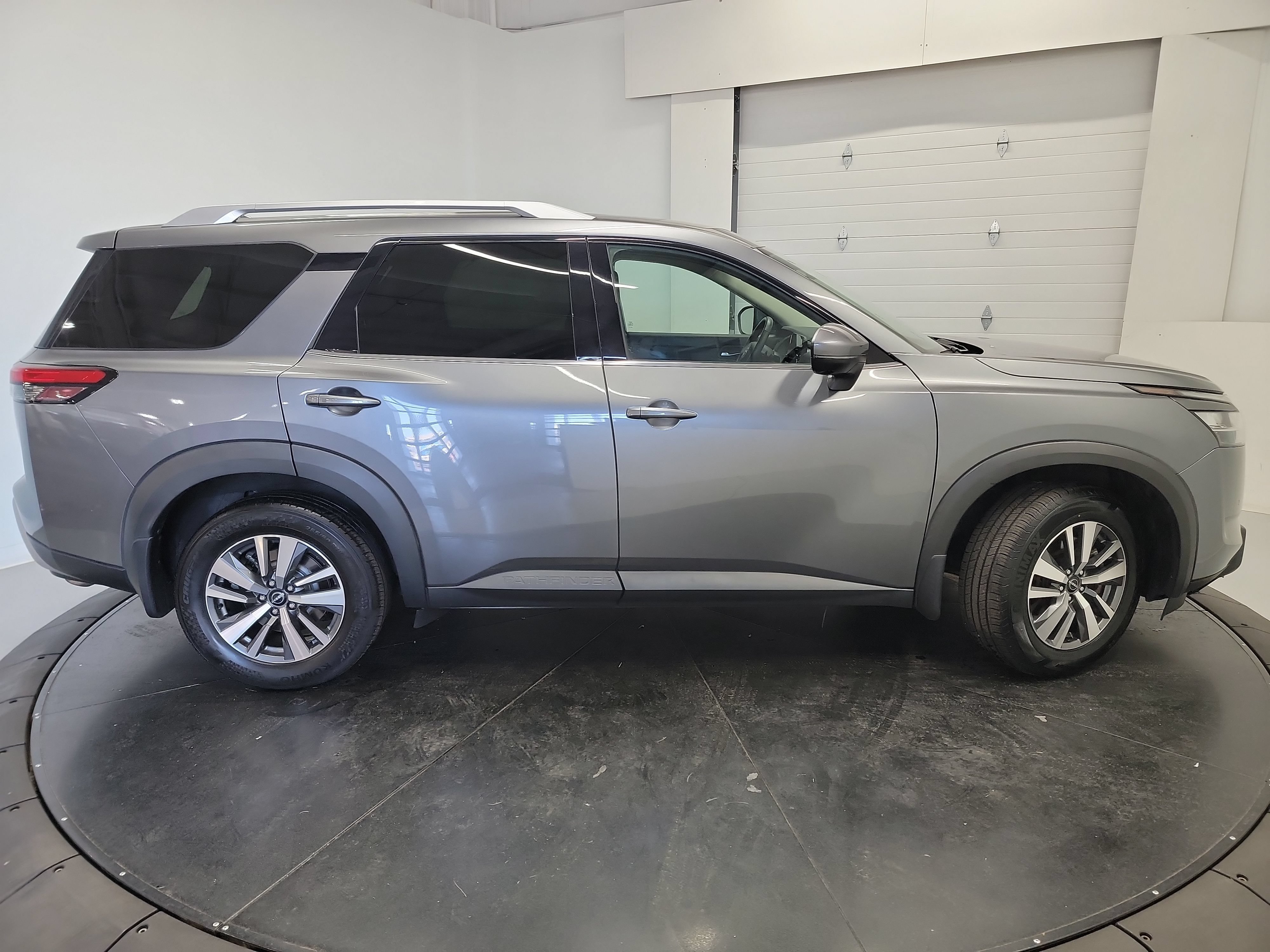 Used 2024 Nissan Pathfinder SL AWD/4WD image 11