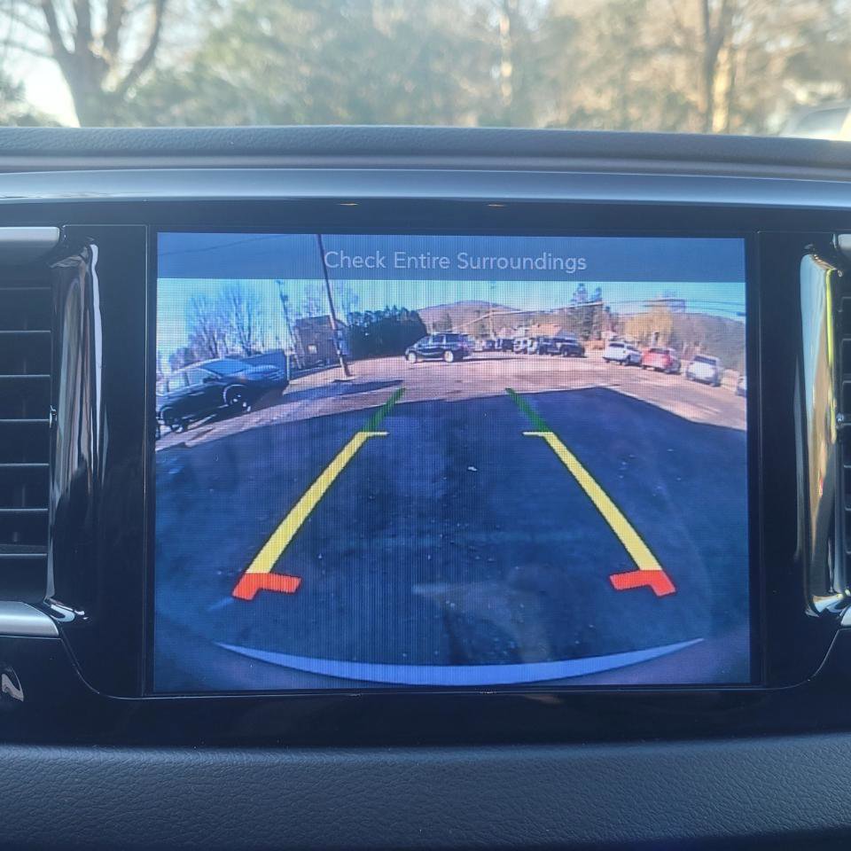 Used 2017 Chrysler Pacifica Touring-L w/ Tire & Wheel Group image 21