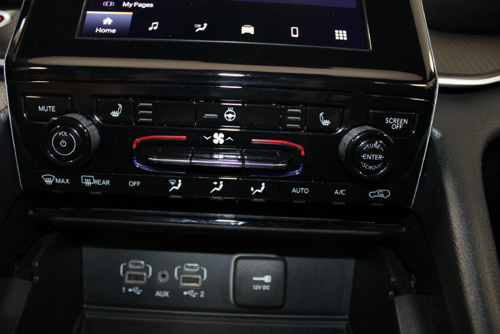 Used 2025 Jeep Grand Cherokee Altitude AWD/4WD image 45