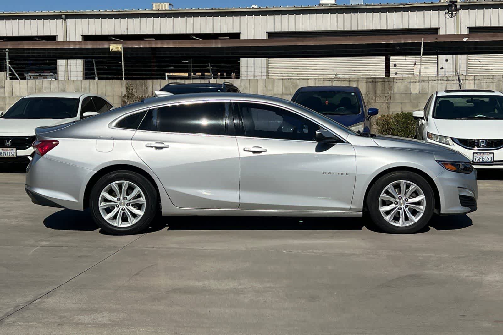 Used 2021 Chevrolet Malibu LT FWD image 9