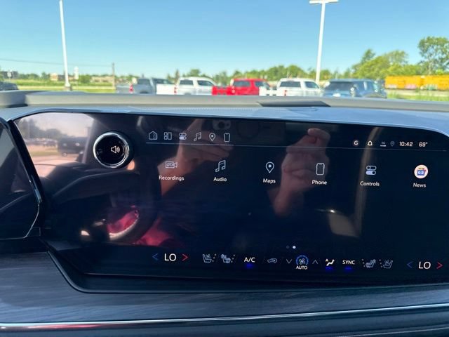 New 2026 Chevrolet Suburban Premier w/ Sun And Tow Package AWD/4WD image 27