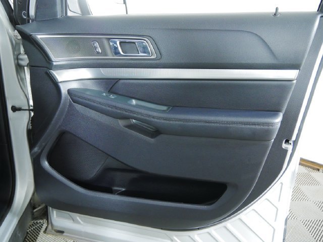 Certified 2018 Ford Explorer XLT AWD/4WD image 13