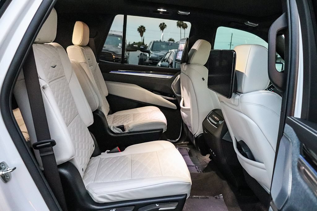 Used 2025 Cadillac Escalade V AWD/4WD image 18