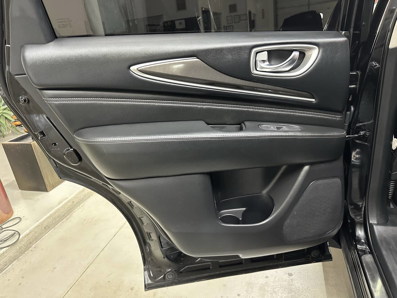 Used 2019 INFINITI QX60 Luxe w/ Essential Package image 12