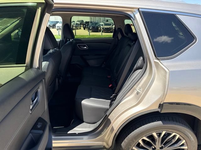 Used 2025 Nissan Rogue Platinum AWD/4WD image 25