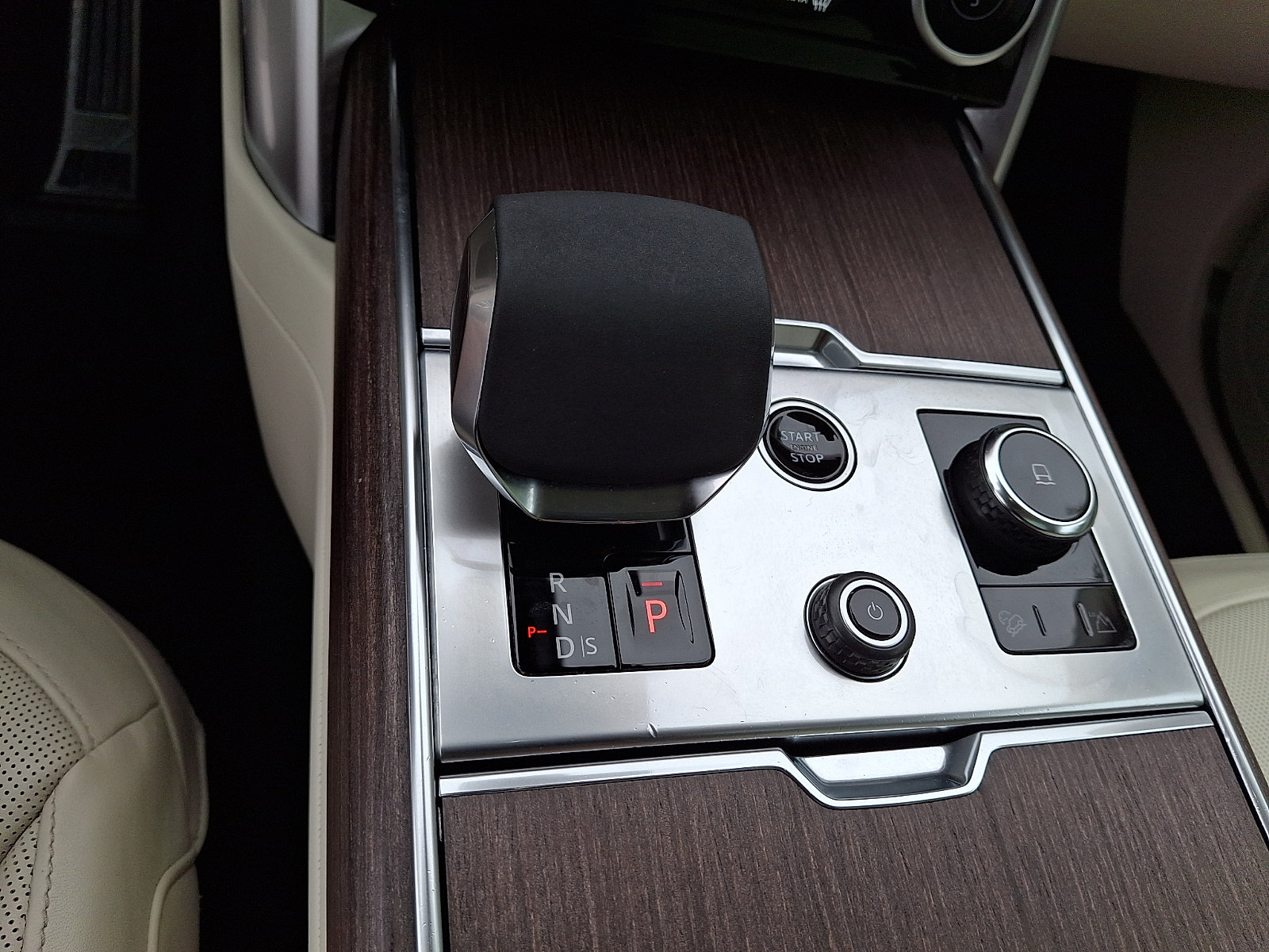 Used 2023 Land Rover Range Rover SE AWD/4WD image 14